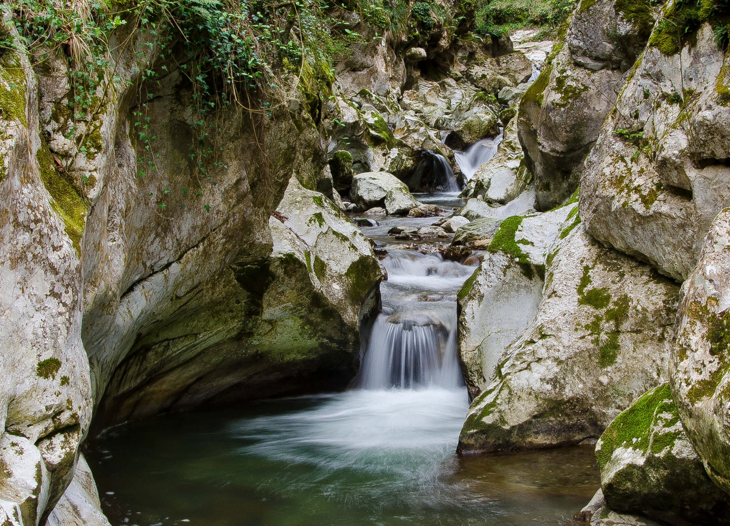 Torrente Caolo nei pressi della centrale idroelettrica di Capo Caolo