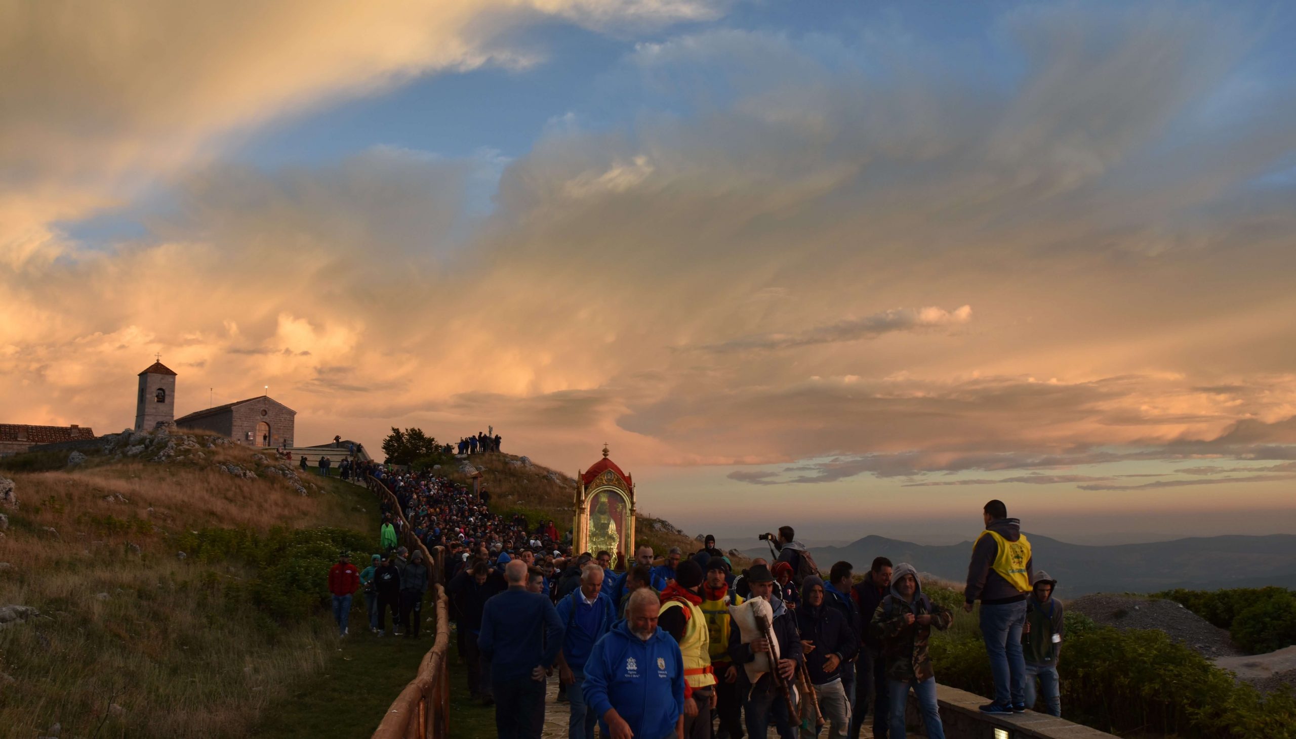 Discesa della Madonna Nera dal Monte di Viggiano a settembre